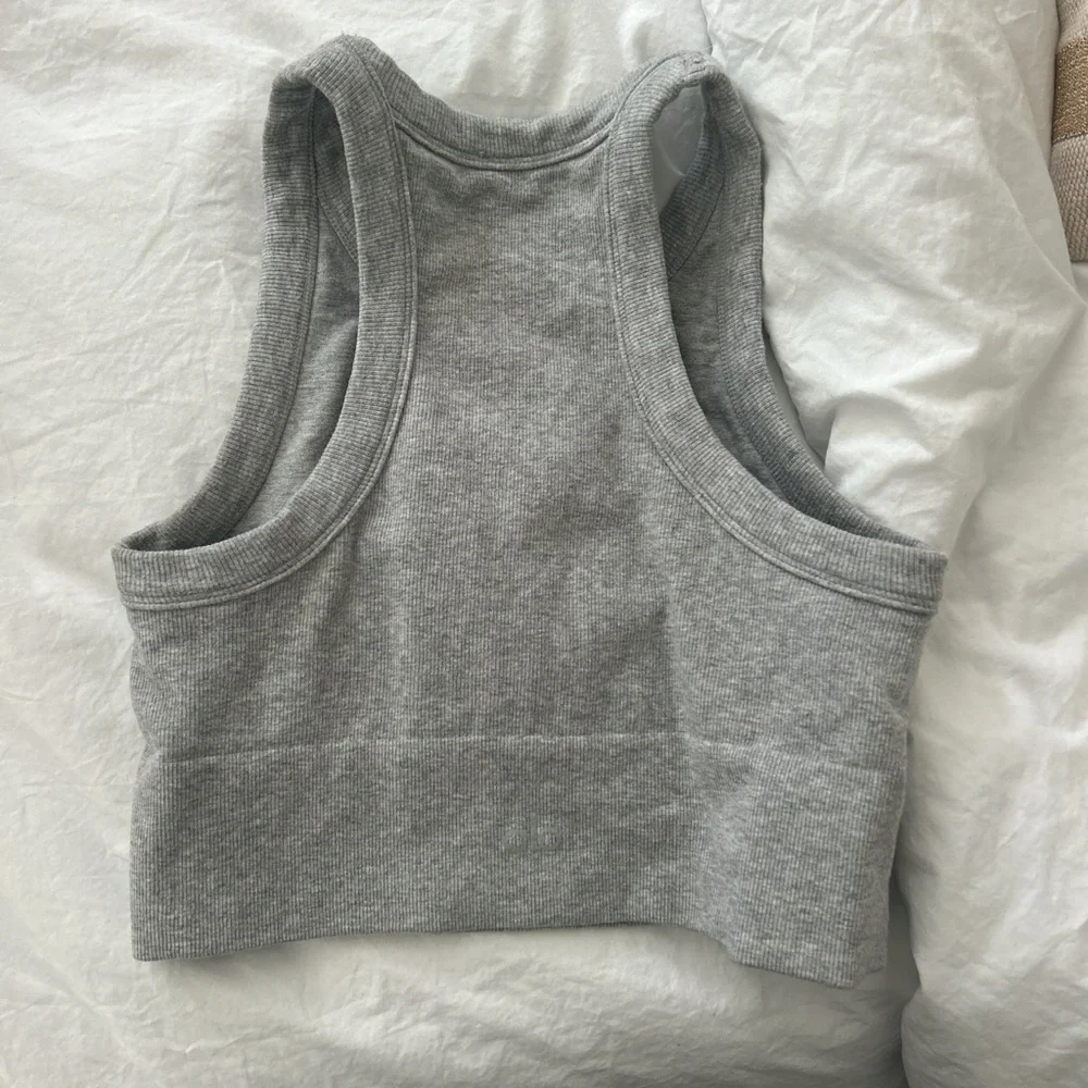 ALO Yoga chic gray
